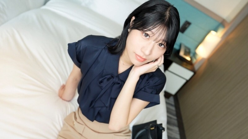 SIRO-5612 "The elegant technique of this clarinetist's blowjob is worth seeing! This cock-loving girl even does self-deepthroat, begging for