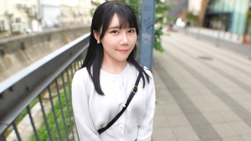 SIRO-5563 "A petite girl applied for this new experience! She has a sensitive and sexy body, but when she's penetrated from behind, her gear